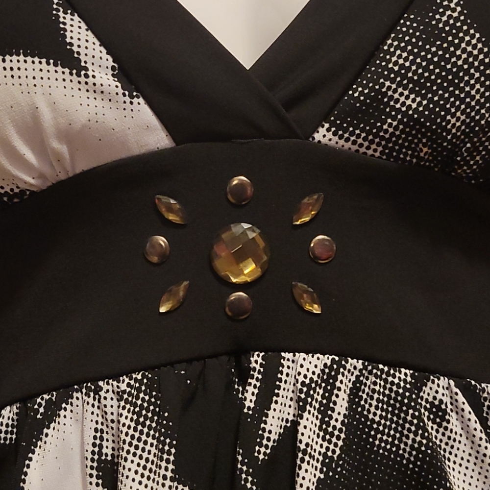 Iz Byer Black & White Shadowy Pattern Halter Top - Picture 3 of 3